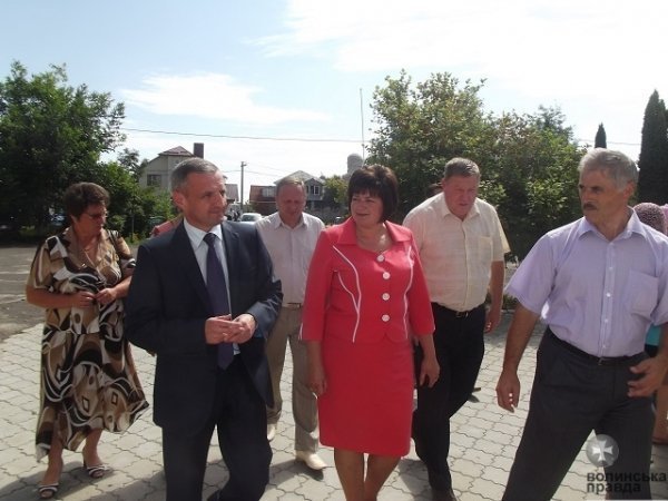 Сільській школі на Волині подарували автобус. ФОТО